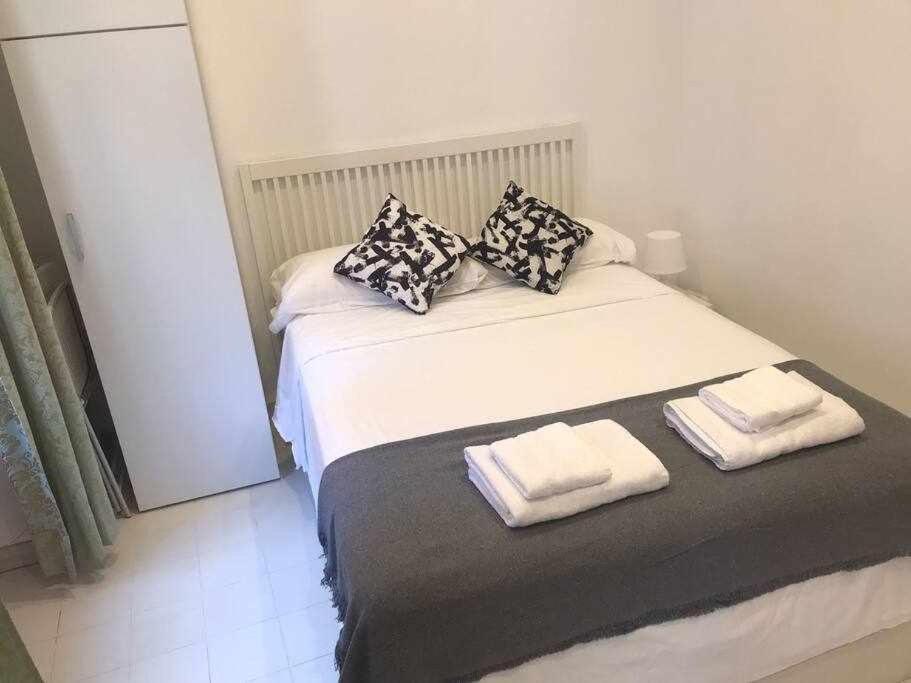 Un Genial Estudio En El Barrio Las Cortes Madrid Extérieur photo
