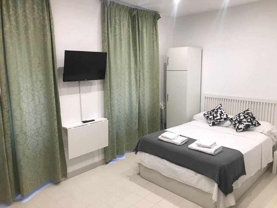 Un Genial Estudio En El Barrio Las Cortes Madrid Extérieur photo