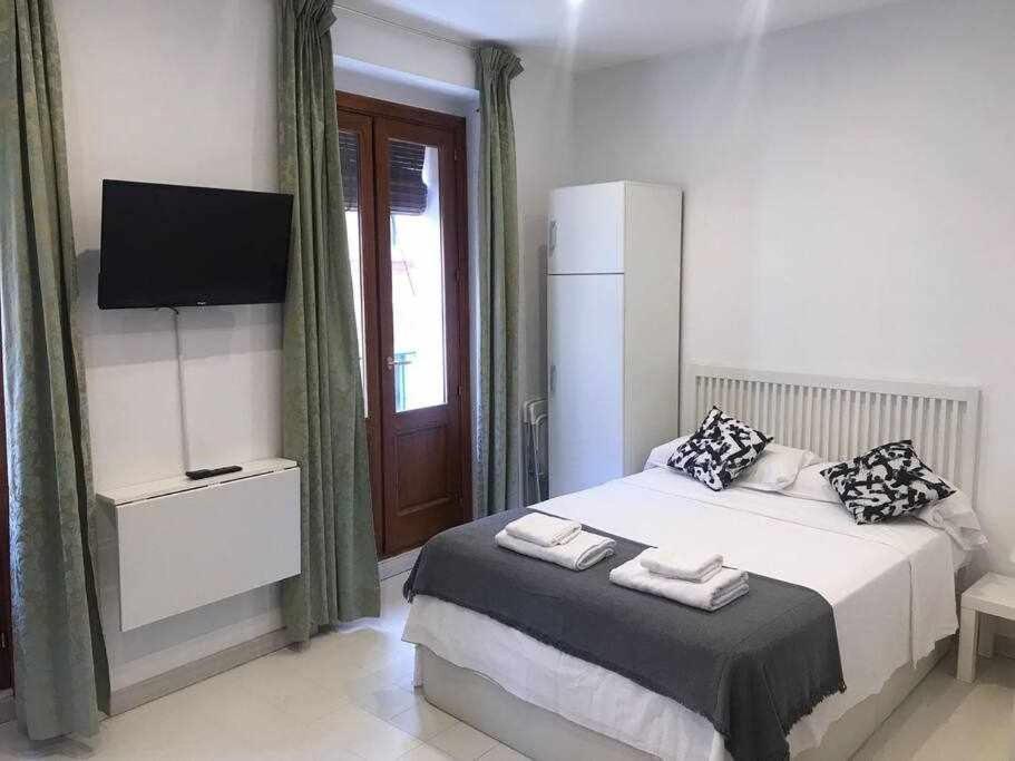 Un Genial Estudio En El Barrio Las Cortes Madrid Extérieur photo