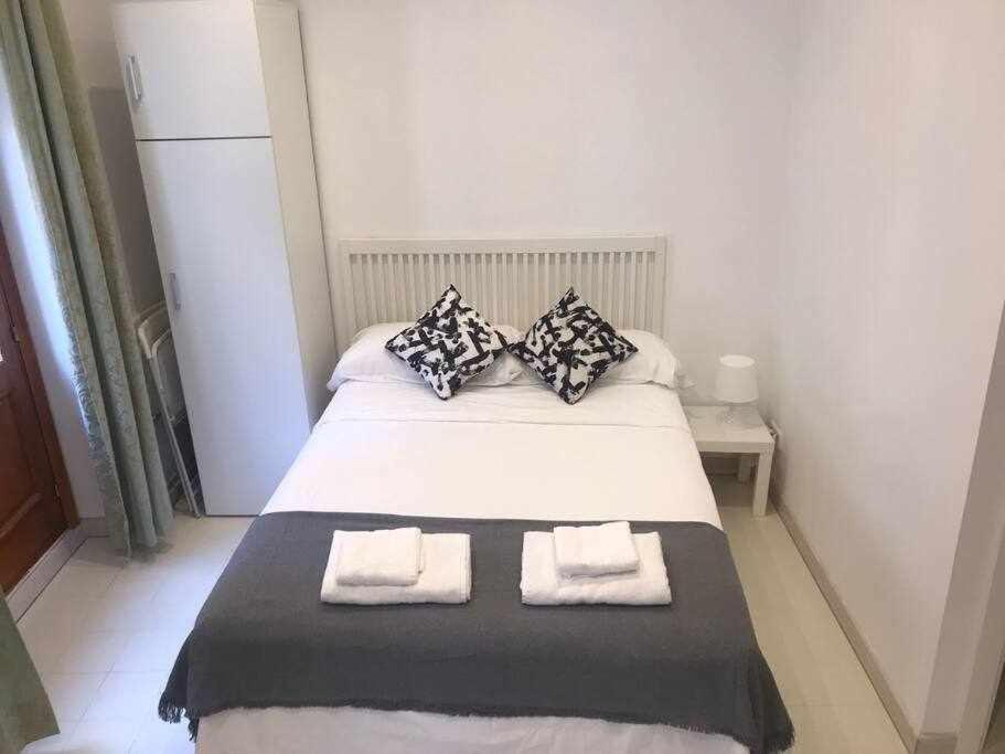 Un Genial Estudio En El Barrio Las Cortes Madrid Extérieur photo