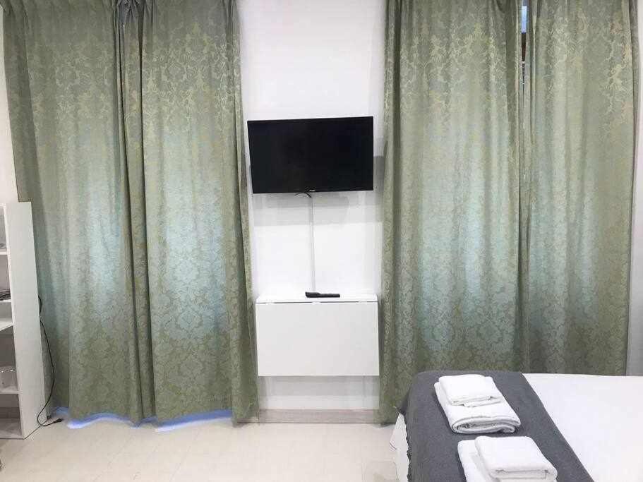 Un Genial Estudio En El Barrio Las Cortes Madrid Extérieur photo